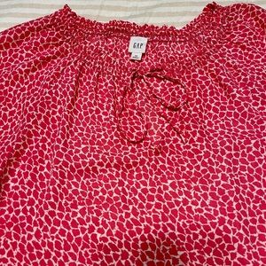 Hot pink giraffe print Gap Blouse with key hole and tie in the front 🎀